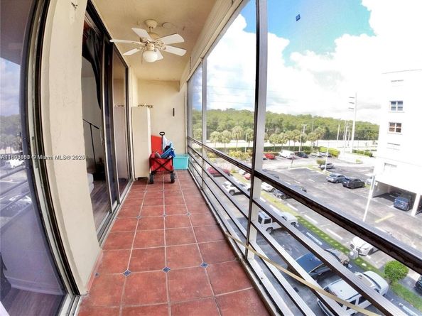 2821 NE N 163rd St Apt 4X, North Miami Beach FL 33160