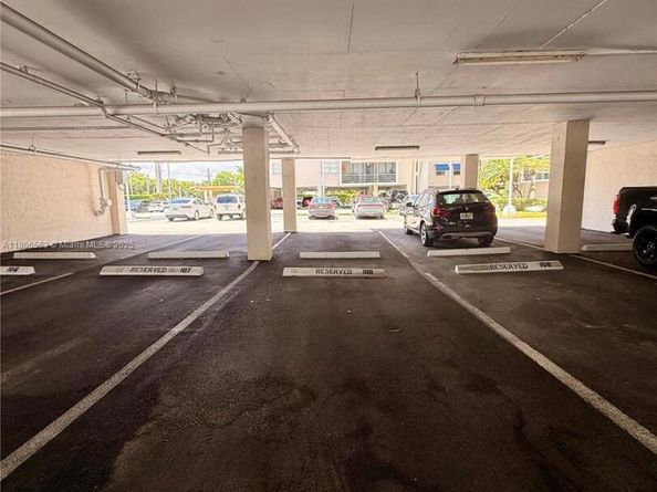 2821 NE N 163rd St Apt 4X, North Miami Beach FL 33160
