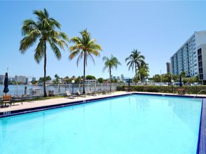 2821 NE N 163rd St Apt 4X, North Miami Beach FL 33160