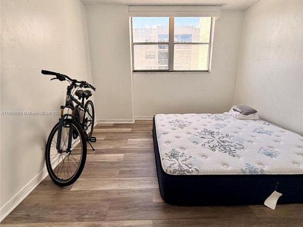 2821 NE N 163rd St Apt 4X, North Miami Beach FL 33160