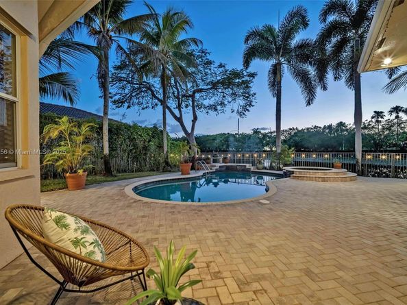 3739 Oak Ridge Cir, Weston FL 33331