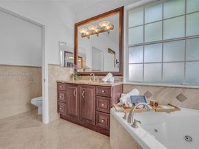 3739 Oak Ridge Cir, Weston FL 33331