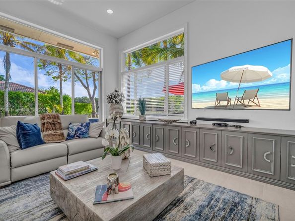 3739 Oak Ridge Cir, Weston FL 33331