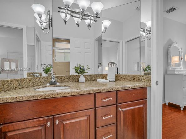 3739 Oak Ridge Cir, Weston FL 33331