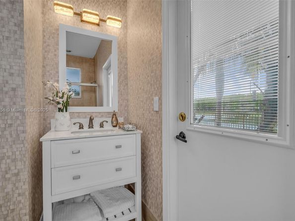3739 Oak Ridge Cir, Weston FL 33331