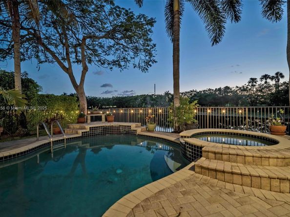 3739 Oak Ridge Cir, Weston FL 33331