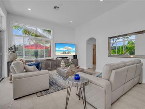 3739 Oak Ridge Cir, Weston FL 33331