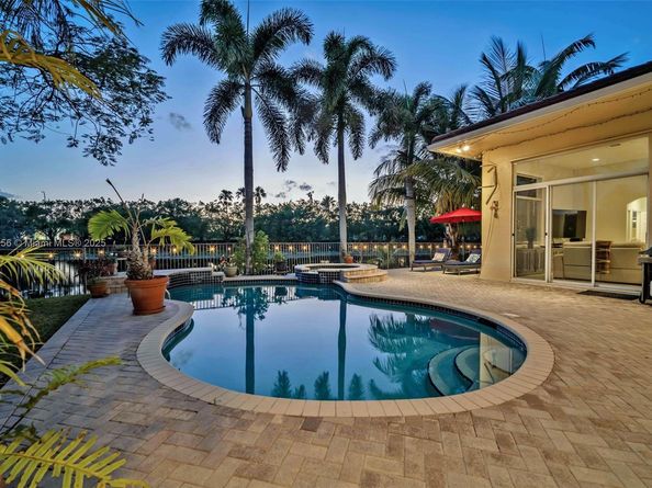 3739 Oak Ridge Cir, Weston FL 33331