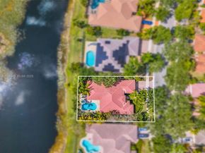 3739 Oak Ridge Cir, Weston FL 33331