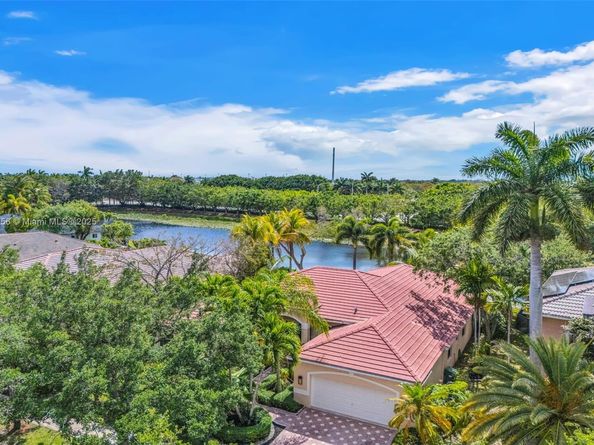 3739 Oak Ridge Cir, Weston FL 33331