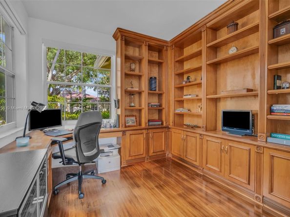 3739 Oak Ridge Cir, Weston FL 33331