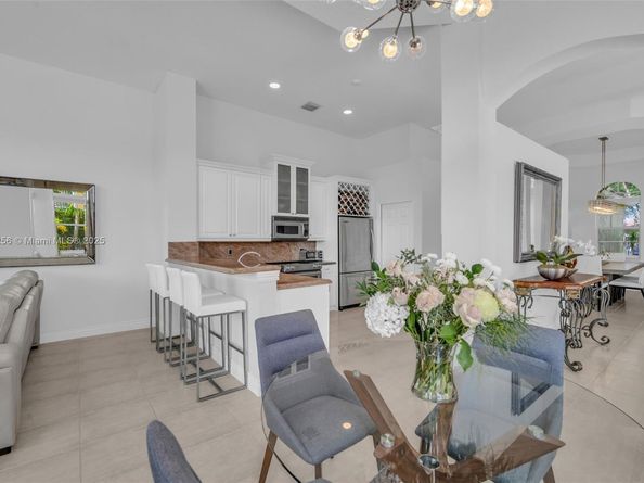 3739 Oak Ridge Cir, Weston FL 33331