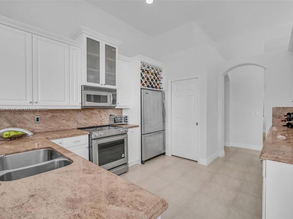 3739 Oak Ridge Cir, Weston FL 33331