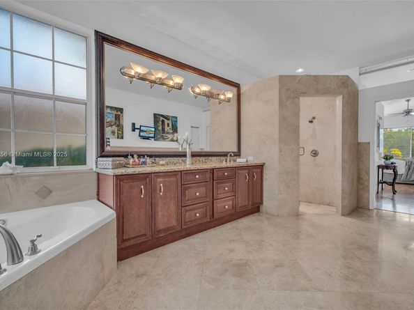 3739 Oak Ridge Cir, Weston FL 33331