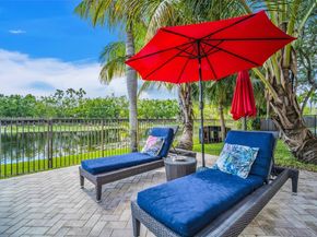 3739 Oak Ridge Cir, Weston FL 33331
