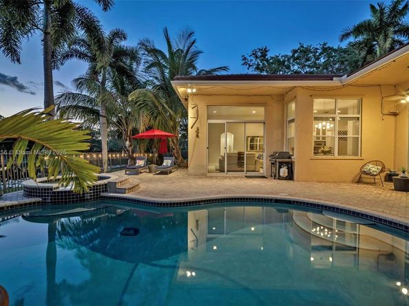 3739 Oak Ridge Cir, Weston FL 33331
