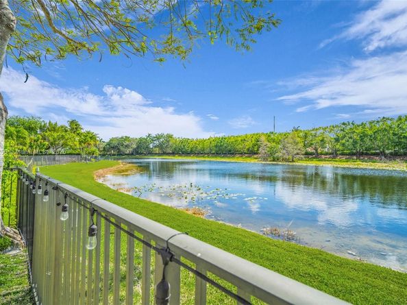 3739 Oak Ridge Cir, Weston FL 33331