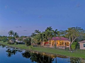 3739 Oak Ridge Cir, Weston FL 33331