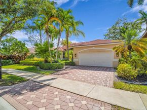 3739 Oak Ridge Cir, Weston FL 33331