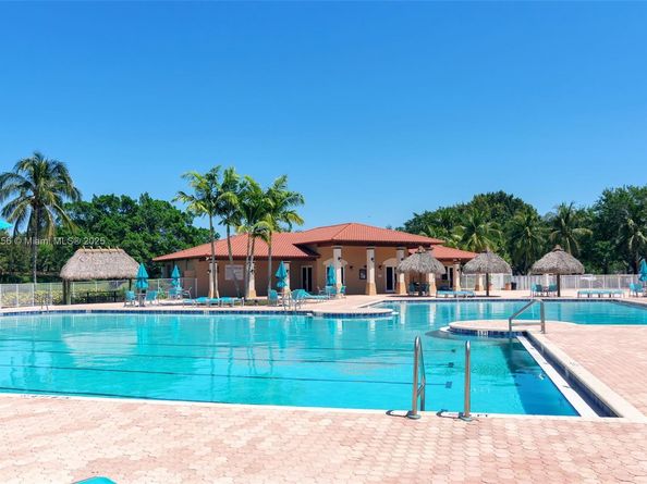 3739 Oak Ridge Cir, Weston FL 33331