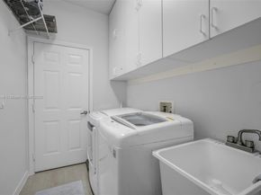 3739 Oak Ridge Cir, Weston FL 33331
