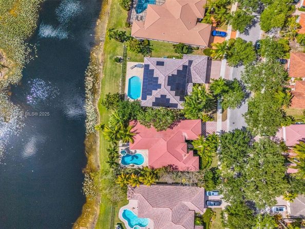 3739 Oak Ridge Cir, Weston FL 33331