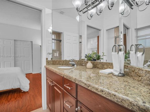 3739 Oak Ridge Cir, Weston FL 33331