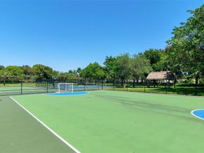 3739 Oak Ridge Cir, Weston FL 33331