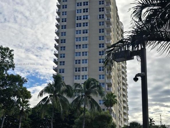 770 Claughton Island Dr 2108, Miami FL 33131