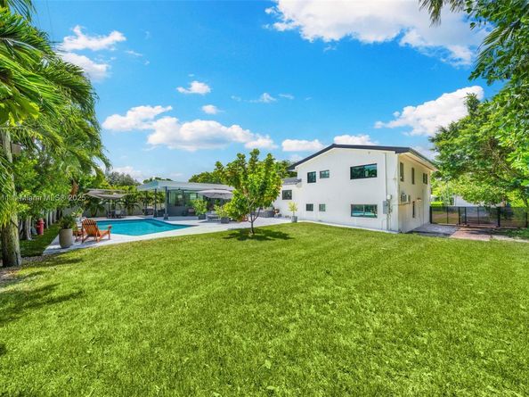 251 E Shore Dr E, Miami FL 33133