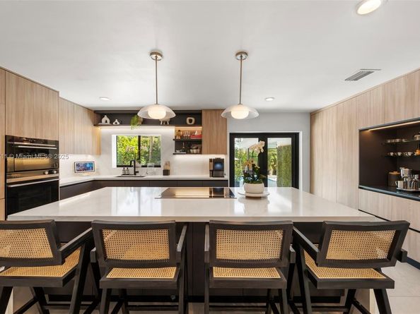 251 E Shore Dr E, Miami FL 33133