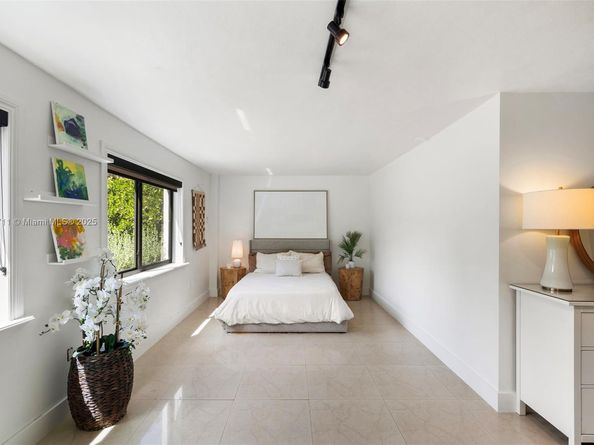 251 E Shore Dr E, Miami FL 33133