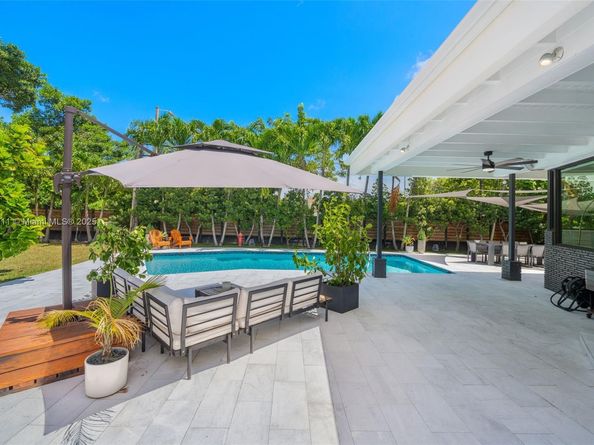 251 E Shore Dr E, Miami FL 33133