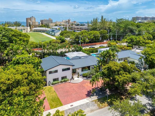 251 E Shore Dr E, Miami FL 33133