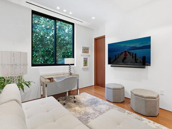 Undisclosed Address #A11866151, Miami FL 33137