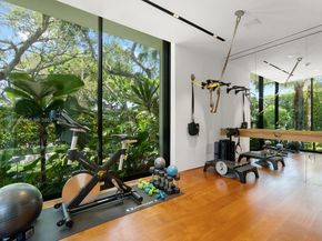 Undisclosed Address #A11866151, Miami FL 33137
