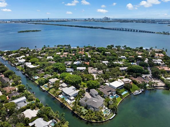 Undisclosed Address #A11866151, Miami FL 33137