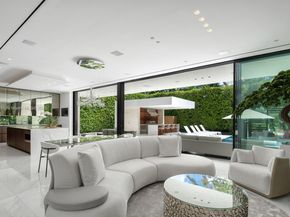 Undisclosed Address #A11866151, Miami FL 33137