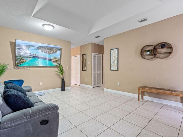 211 SW 15th Ter, Homestead FL 33030