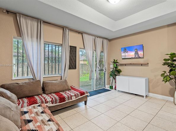 211 SW 15th Ter, Homestead FL 33030