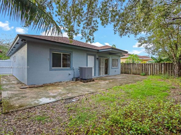 211 SW 15th Ter, Homestead FL 33030