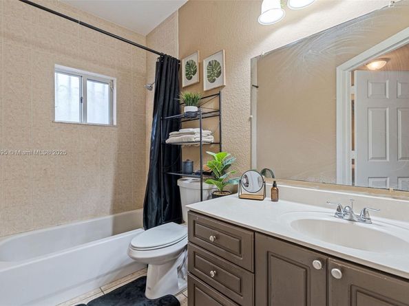 211 SW 15th Ter, Homestead FL 33030