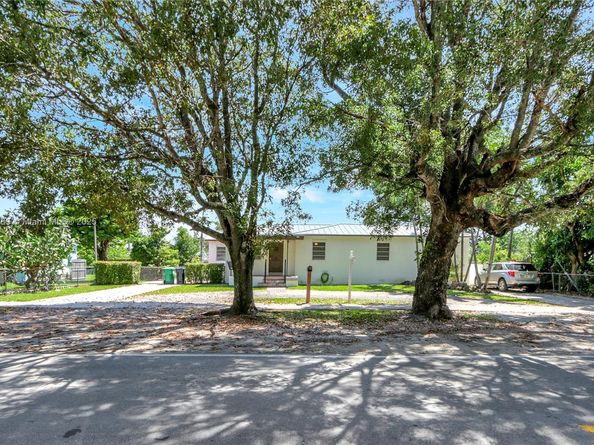 2725 SW 82nd Ave, Miami FL 33155