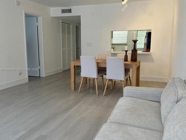 330 SE 2nd St 104F, Hallandale Beach FL 33009