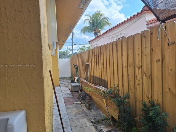 3001 NW 3rd St, Miami FL 33125