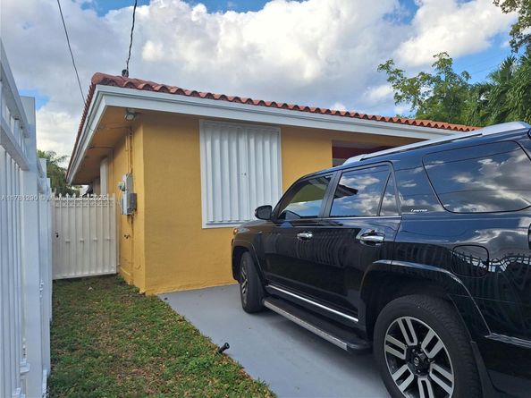 3001 NW 3rd St, Miami FL 33125