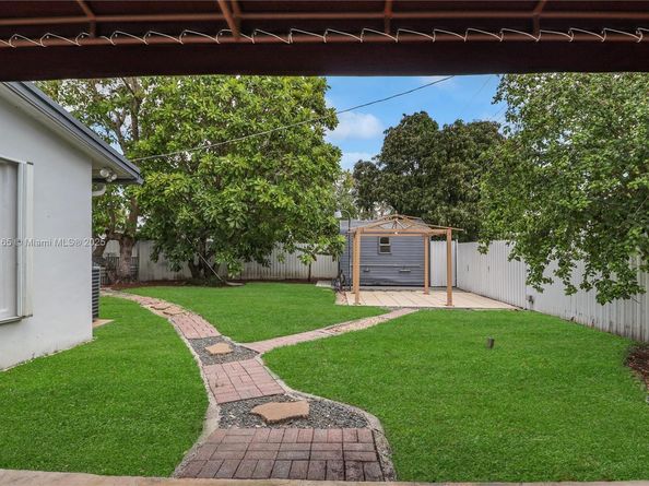 6051 SW 110th Ave, Miami FL 33173