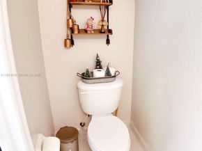 8884 SW 220th Ln, Cutler Bay FL 33190