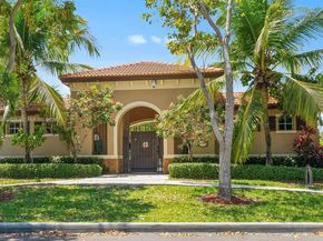 8884 SW 220th Ln, Cutler Bay FL 33190