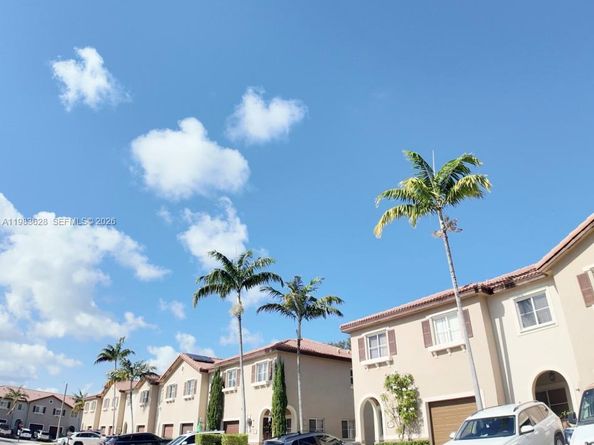 8884 SW 220th Ln, Cutler Bay FL 33190